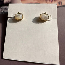Lade das Bild in den Galerie-Viewer, Halloween Series Pumpkin in White Mother of Pearl Spooky Mood Stretch Bracelet/Stud Earrings, Fashion Jewelry, Unique Gifts