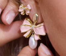 Carregar imagem no visualizador da galeria, Bowknot Jewelry Collection For Women Enamel Gold Bow Necklace Earrings Set Natural Freshwater Pearl Rhinestone Inlaid Sweet Fashion Jewelry Multiple Styles