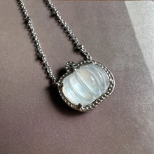 Lade das Bild in den Galerie-Viewer, Halloween Ivory Mother-of-Pearl Pumpkin Spooky Mood Pendant Necklace/Stud Earrings for Women, Fashion Jewelry
