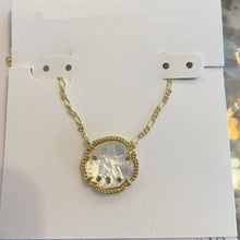 Lade das Bild in den Galerie-Viewer, Sand Dollar Short Pendant Necklace/Stud Earrings in Natural Mother-of-Pearl, Fashion Jewelry, Unique Gifts