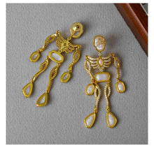 Carica l'immagine nel visualizzatore di Gallery, Halloween Skeleton Punk Gotham Style Stud Earrings for Women, Fashion Jewelry, Unique Gifts