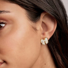 Lade das Bild in den Galerie-Viewer, Bow Stud Earrings in Carved Mother-of-Pearl, For Party Fashion Jewelry Gift Idea