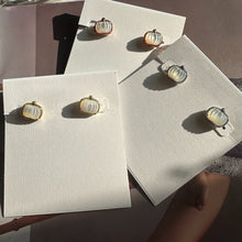 Charger l'image dans la galerie, Halloween Series Pumpkin in White Mother of Pearl Spooky Mood Stretch Bracelet/Stud Earrings, Fashion Jewelry, Unique Gifts
