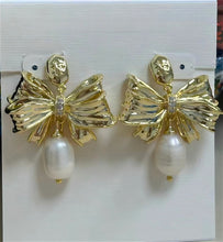 Carregar imagem no visualizador da galeria, Bowknot Jewelry Collection For Women Enamel Gold Bow Necklace Earrings Set Natural Freshwater Pearl Rhinestone Inlaid Sweet Fashion Jewelry Multiple Styles
