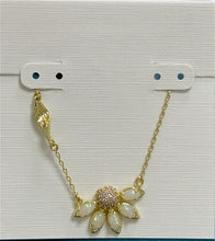 Load image into Gallery viewer, Flower Gold Short Pendant Necklace in Yellow Opalescent Resin, Fashion Jewelry, Unique Gifts
