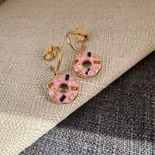 Lade das Bild in den Galerie-Viewer, Cute Pink Enamel Donut Hoop Earrings Multicolor Baguette Crystal Doughnut Drop Earrings Sweet Jewelry For Women Girls

