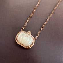 Cargar imagen en el visor de la galería, Halloween Ivory Mother-of-Pearl Pumpkin Spooky Mood Pendant Necklace/Stud Earrings for Women, Fashion Jewelry
