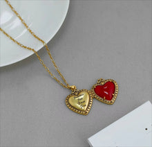 Carica l'immagine nel visualizzatore di Gallery, Vintage Apple Shape/Heart Locket Short Pendant Necklace in Red Kyocera Opal/Mother-of-Pearl,Fashion Jewelry, Unique Gifts
