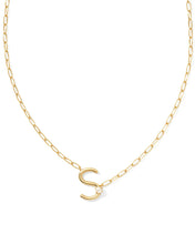 Cargar imagen en el visor de la galería, Gold Letter Initial A-Z Short Pendant Necklace in White Pearl, Fashion Jewelry, Unique Gifts
