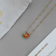 Carica l'immagine nel visualizzatore di Gallery, Vintage Apple Shape/Heart Locket Short Pendant Necklace in Red Kyocera Opal/Mother-of-Pearl,Fashion Jewelry, Unique Gifts
