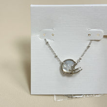 Lade das Bild in den Galerie-Viewer, Football Helmet Gold Short Pendant Necklace, Fashion Jewelry for Women, Unique Gifts
