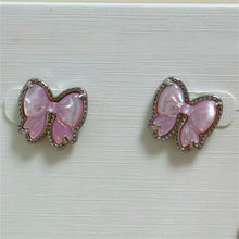 Lade das Bild in den Galerie-Viewer, Bow Stud Earrings in Carved Mother-of-Pearl, For Party Fashion Jewelry Gift Idea

