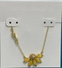 Load image into Gallery viewer, Flower Gold Short Pendant Necklace in Yellow Opalescent Resin, Fashion Jewelry, Unique Gifts
